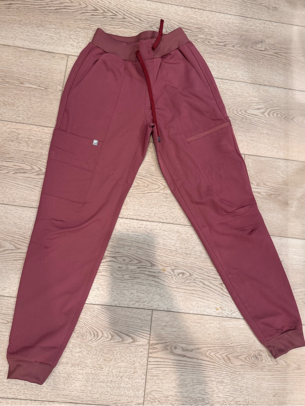 Fabletics scrub women’s Jogger Pants - Wine